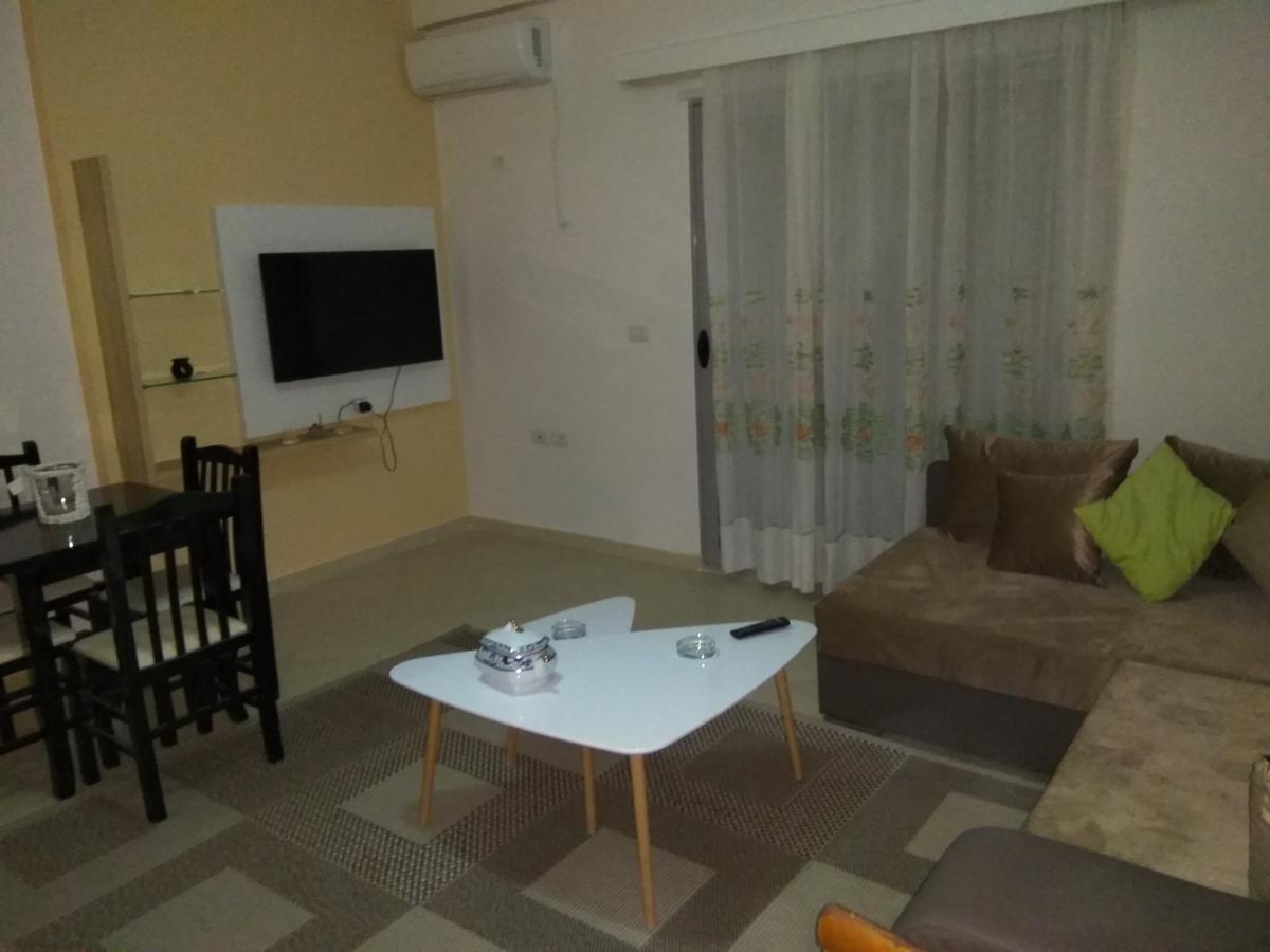 Julia Apartman *