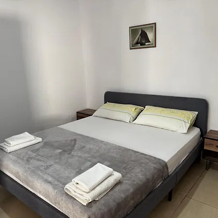 Julia Apartments Vlore Exterior photo